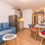 Апартаменти Nice Apartment In Pula With House Sea View