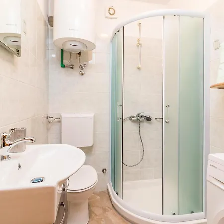 2 Bedroom Stunning In Apartamento Pula