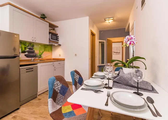 Apartment 2 Bedroom Stunning In *