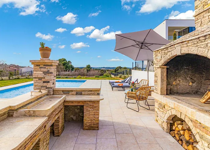 2 Bedroom Stunning In *