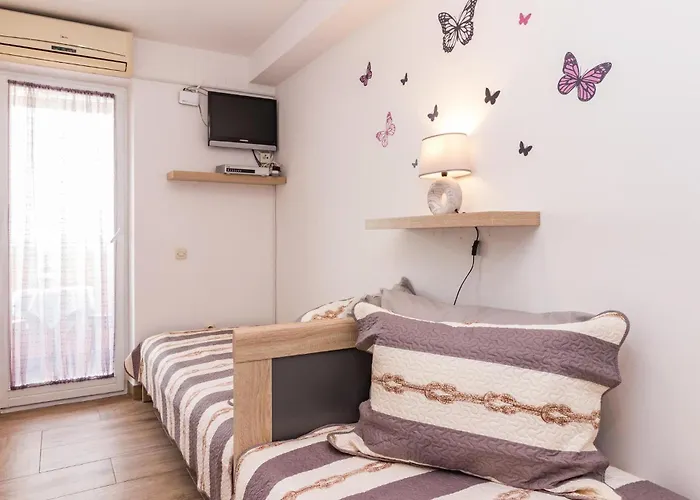 2 Bedroom Stunning In Apartment *