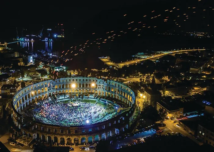 Apartment 2 Bedroom Stunning In *