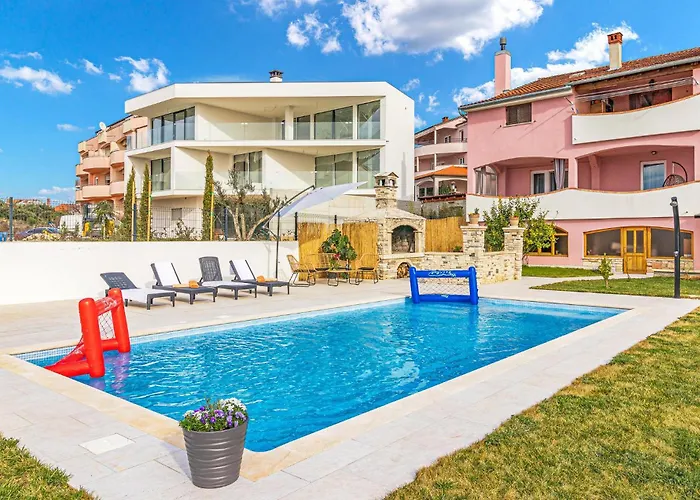 2 Bedroom Stunning In *